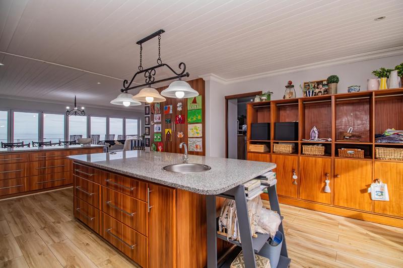 9 Bedroom Property for Sale in Outeniqua Strand Western Cape